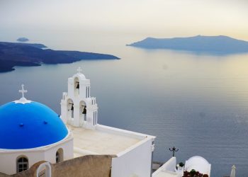 Trắng và xanh huyền diệu