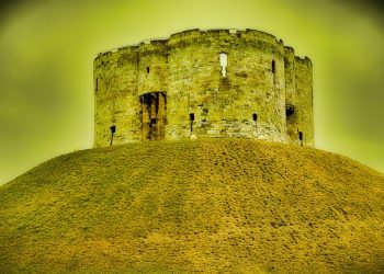 Đỉnh gió hú trong tưởng tượng